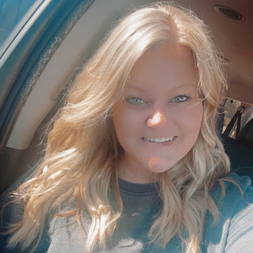 Meet your Posher, Hollee